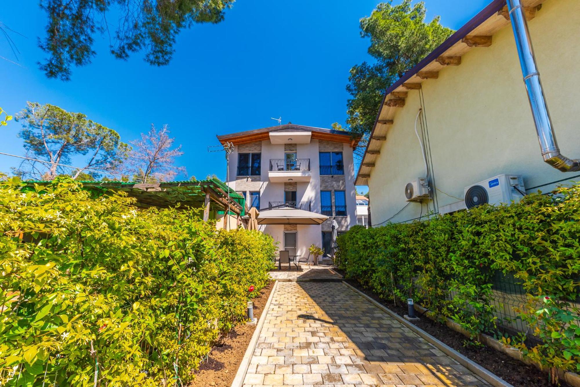 Beni'S Villa Apartments By Ps Golem  Buitenkant foto